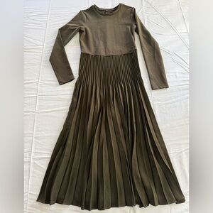 UNIQLO Combination Dress S Olive Green Pleated Maxi Minimalist Neutral